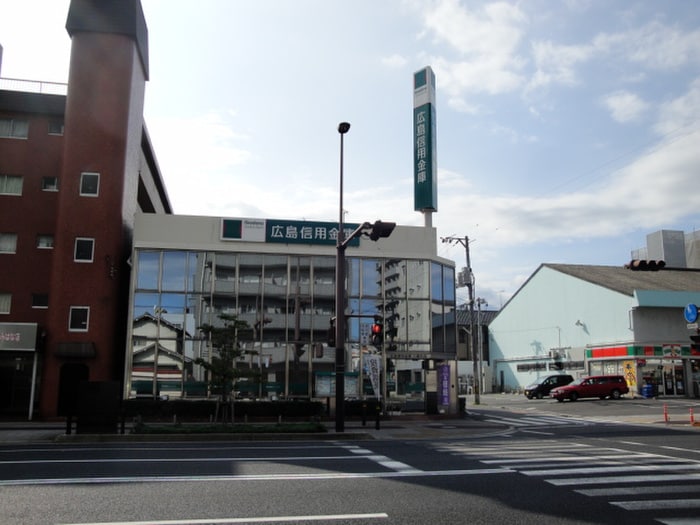 広島信用金庫　三篠支店(銀行)まで100m Ａｌｉｖｉｏ