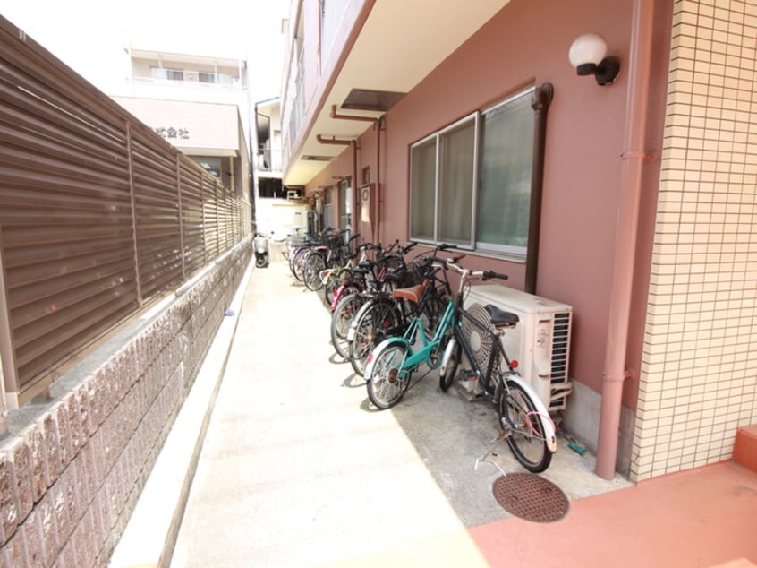 駐輪場 手島ビル