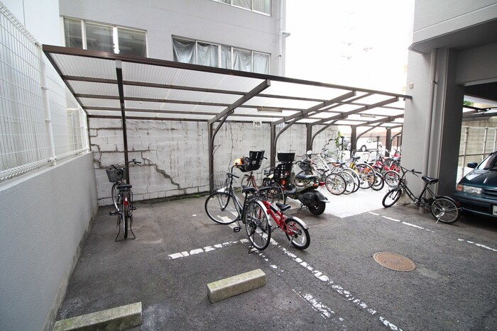駐輪場 メゾン国泰寺