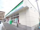 ファミリーマート楠木町三丁目店(コンビニ)まで270m 和田マンション
