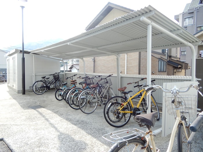 駐輪場 コーポカズタ