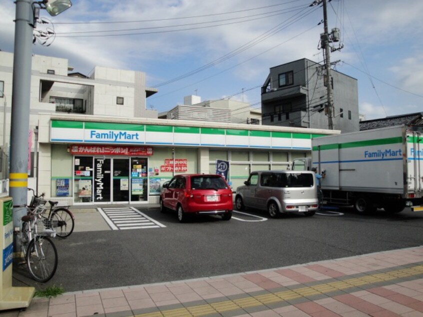 ファミリーマート中広三丁目店(コンビニ)まで150m カ－サ・フィオ－レ中広通り