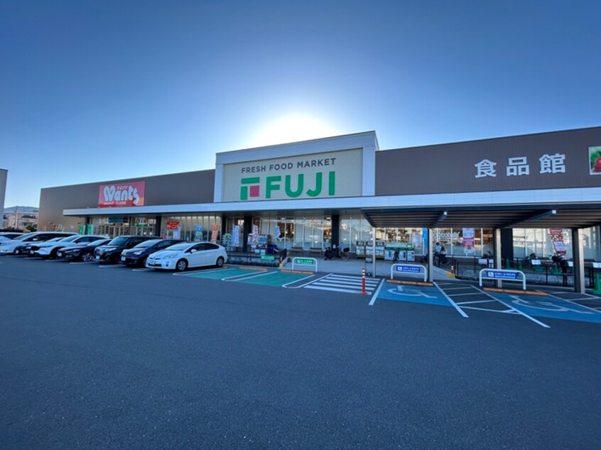 フジ 古市店(スーパー)まで800m メイト中本