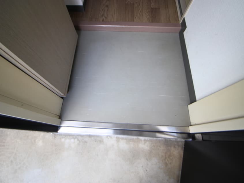 玄関 クロスデータビル７３