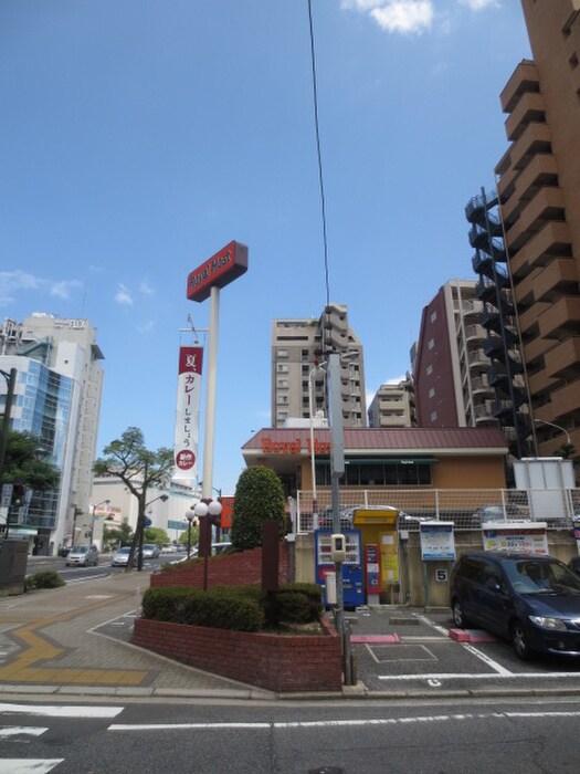 ロイヤルホスト幟町店(その他飲食（ファミレスなど）)まで789m スパジオカーサ