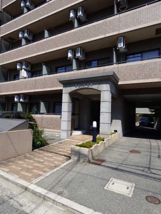 エントランス部分 ロゼッタ石本