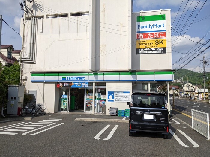 ファミリーマート 安芸鶴江店(コンビニ)まで460m メゾン石井城