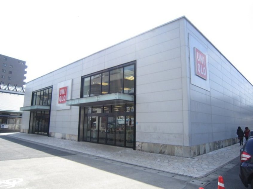 ユニクロ安佐南大町店(ショッピングセンター/アウトレットモール)まで600m ソレーユ西山