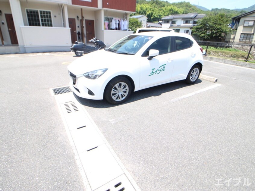 駐車場 ラピスラズリ