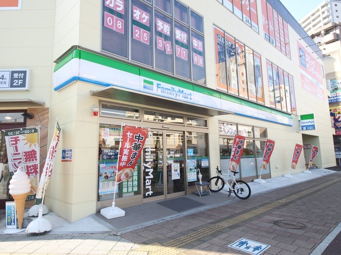 ファミリーマート横川駅南店(コンビニ)まで500m リバージュサンヨー