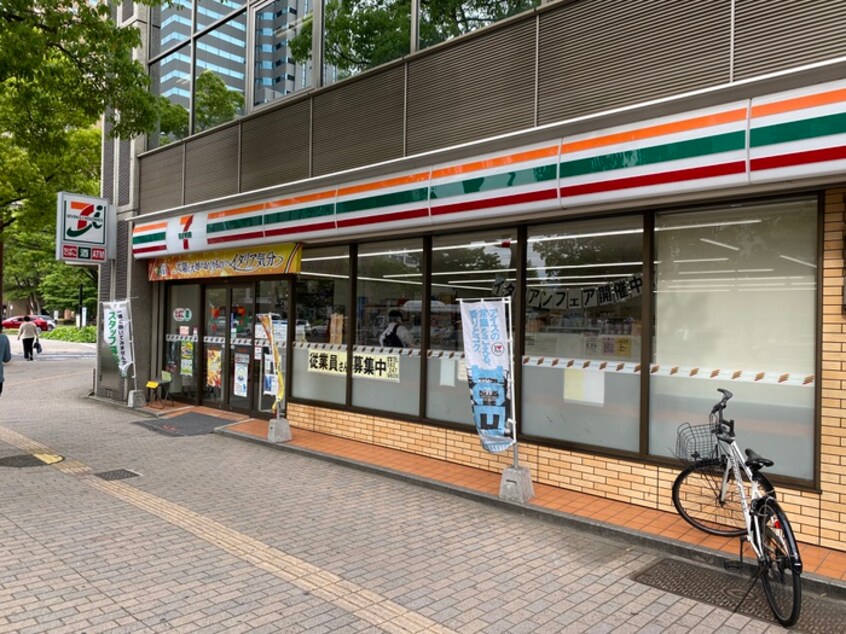 セブンイレブン　小町店(コンビニ)まで160m LATOUR　KOMACHI
