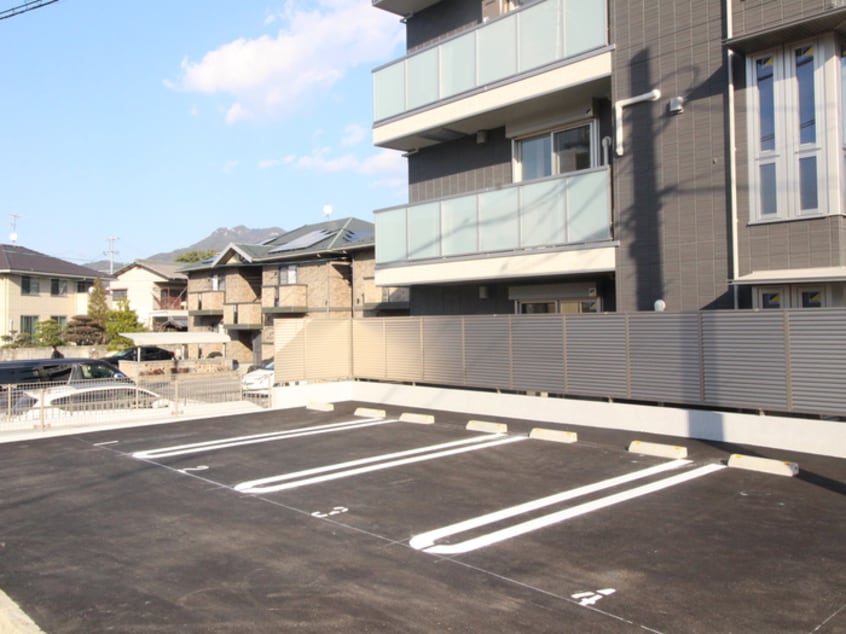 駐車場 コリーヌ宮の町