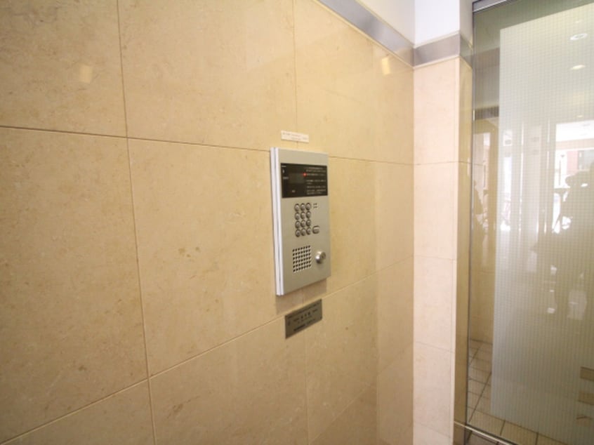 エントランス部分 ＳＴＡＹ-ＩＮ　ＮＯＳＥ