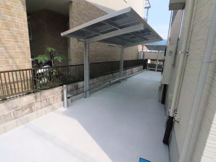 駐輪場 ホワイトリリー
