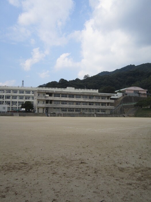 戸坂中学校(中学校/中等教育学校)まで2770m Ｂ・Ｎ　ＥＳＴＡＴＥ