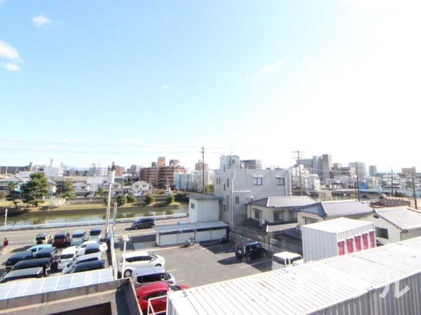 室内からの展望 新納マンション