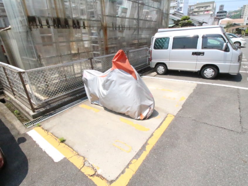 バイク置き場 ソレイユ庚午