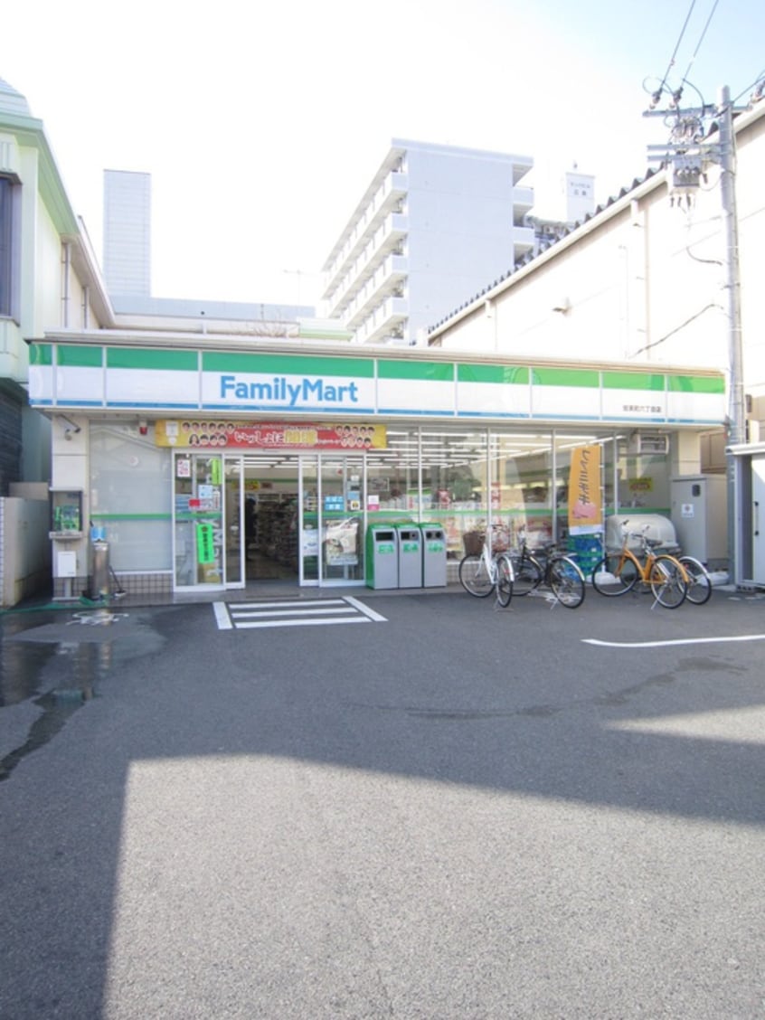 ファミリーマート(コンビニ)まで180m 大上ビル