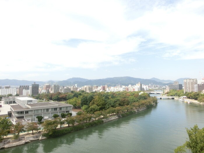 室内からの展望 モア・マリオ平和公園