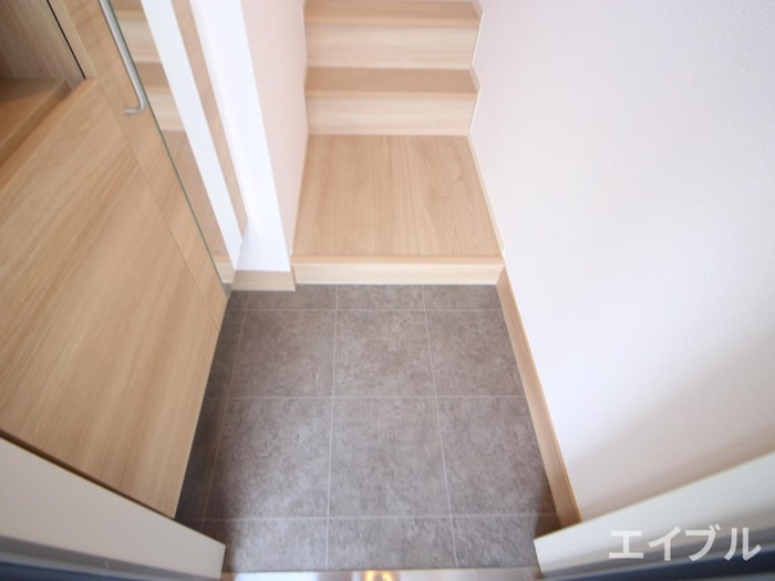 玄関 コンフォルトヒルズ