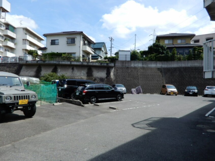 駐車場 メゾン岡田