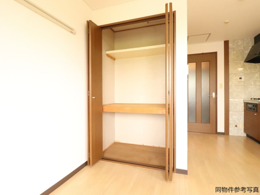 収納 グレ－スクリア前空