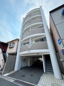新里ビルの外観