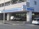 ローソン 広島西原八丁目店(コンビニ)まで1m グラビスコート西原駅前