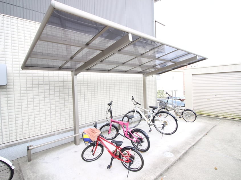 駐輪場 カスタニエ緑井