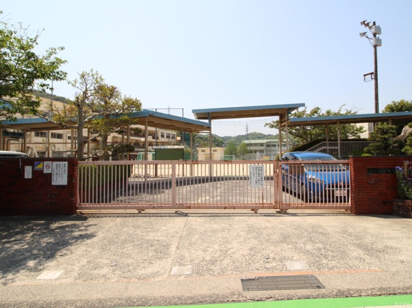 広島市立畑賀小学校(小学校)まで440m ディア・ホームＢ棟