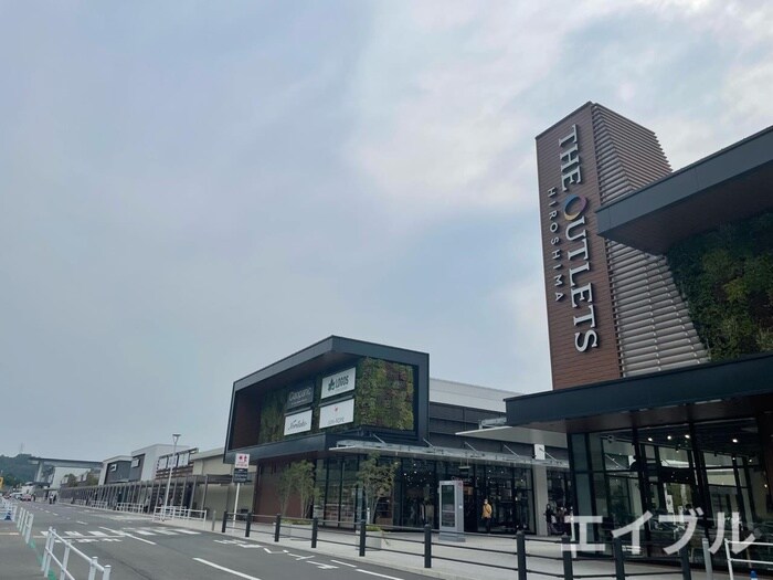 ジアウトレット広島(ショッピングセンター/アウトレットモール)まで6000m エトワ－ルパルク　エスト