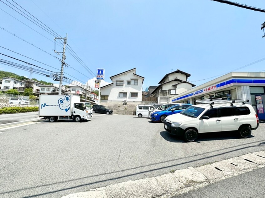 ローソン戸坂新町店(コンビニ)まで170m グレイス中川