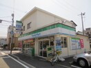 ファミリーマート 上東雲町店(コンビニ)まで400m 第１６友建ビル