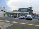 ファミリーマート(コンビニ)まで200m 堀田ビル