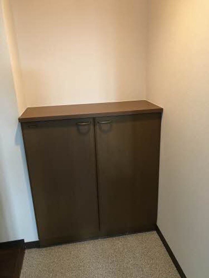 玄関 ジョルニ・フェリーチ