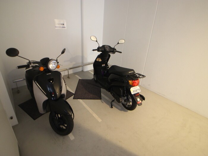 バイク置き場 Pino 楽々園