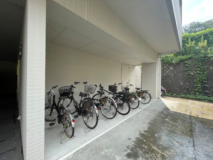 駐輪場 ＡＸＩＳ大塚西