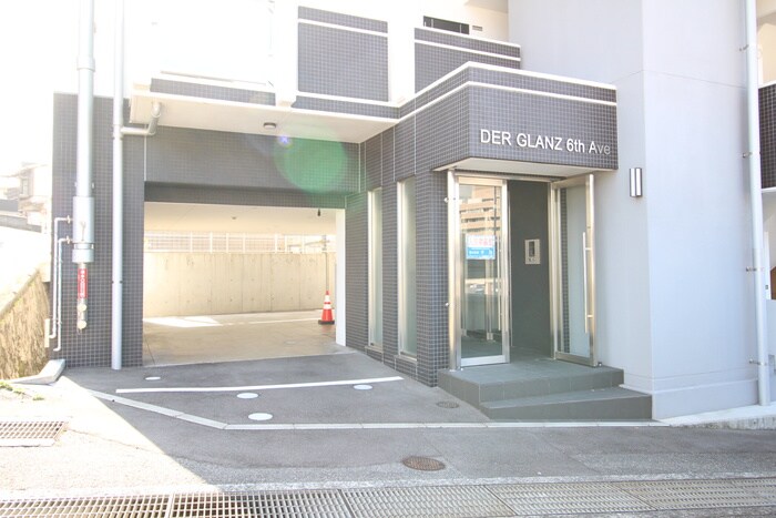 エントランス部分 DER GLANZ 6th Ave