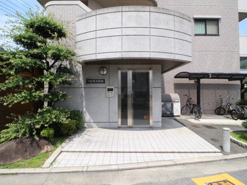 エントランス部分 ハピネス岩田