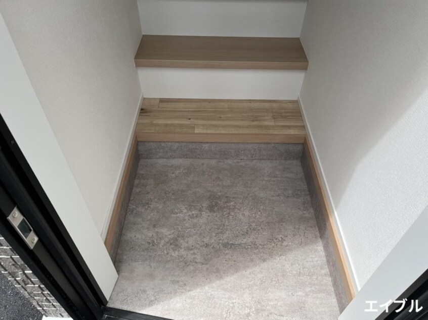 玄関 レーブハウス楽々園