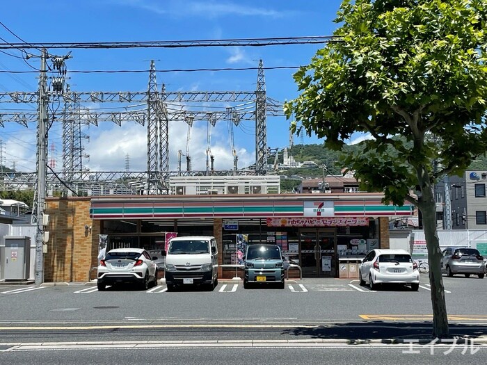 セブン-イレブン 広島草津東２丁目店(コンビニ)まで320m サニーガーデン草津東