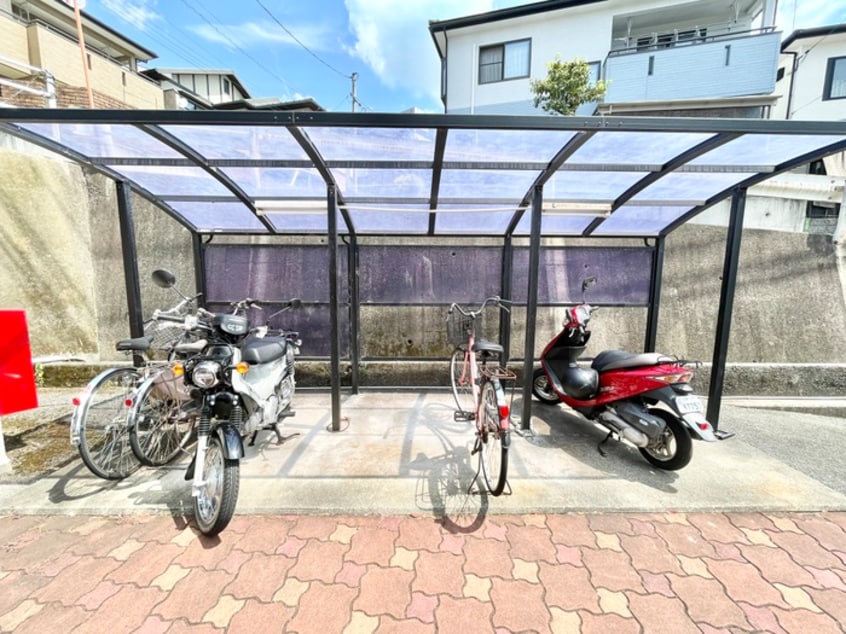 駐輪場 心は－とひるず