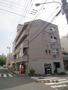 信本ビルの外観