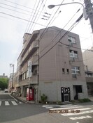 信本ビルの外観