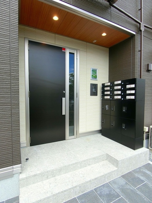 エントランス部分 メゾンボヌール大町