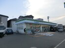 ファミリーマート吉島店(コンビニ)まで570m メゾン山中