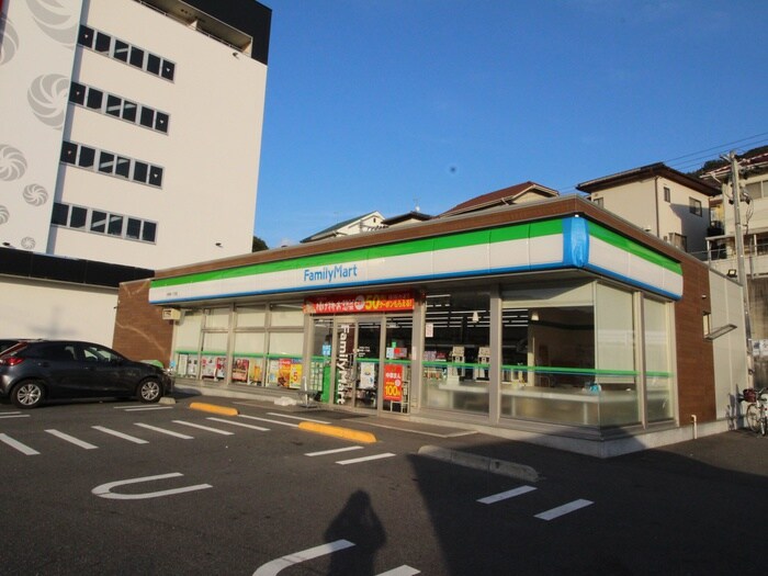 ファミリーマート中野東一丁目店(コンビニ)まで490m R-01