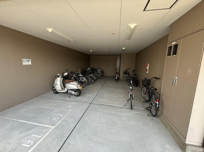 駐輪場 ヒルズ向洋駅前