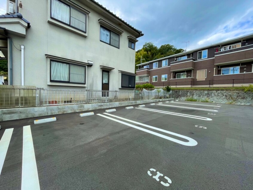 駐車場 Sun　West
