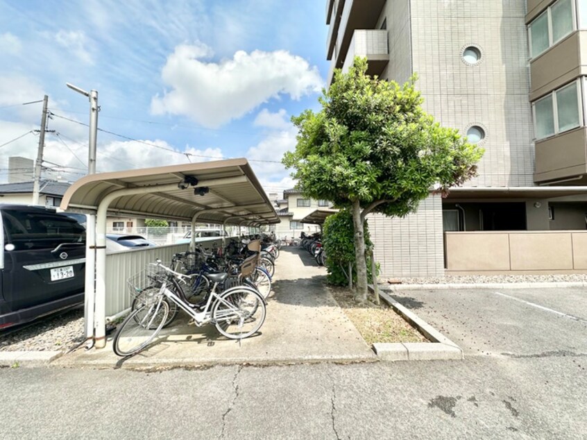 駐輪場 トレゾァ西原